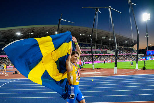 Andreas Almgren of Sweden celebrates winning gold in men's
