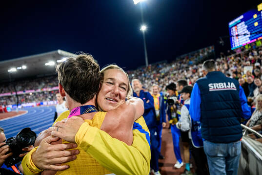 Andreas Almgren of Sweden celebrates winning gold in men's