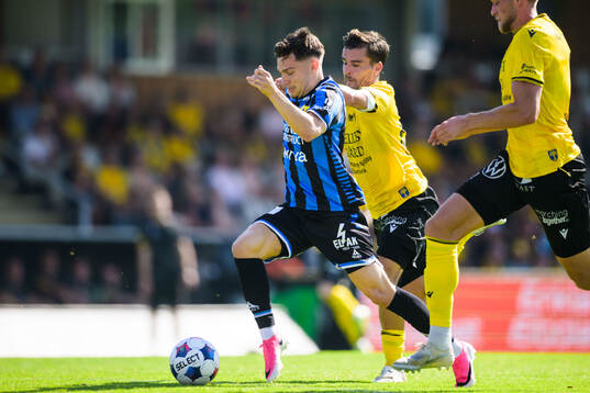 Sirius Isak Bjerkebo och Mjällbys Jesper Gustavsson