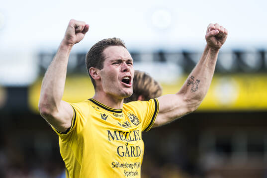 Mjällbys Jacob Bergström jublar