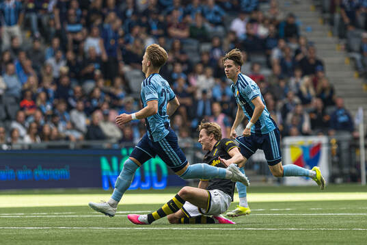 Djurgårdens Matias Siltanen och AIKs Johan Hove