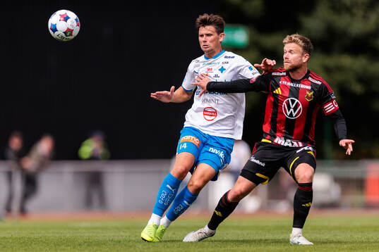 IFK Värnamos Marcus Antonsson och Östersunds Dennis
