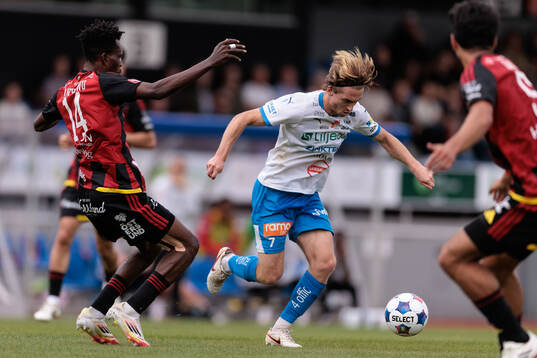 Östersunds Sunday Anyanwu och IFK Värnamos Carl Johansson
