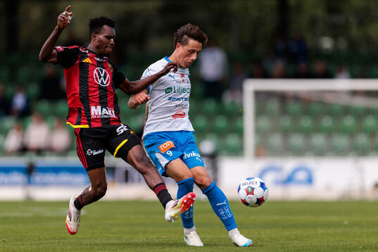 Östersunds Sunday Anyanwu och IFK Värnamos Kai Meriluoto