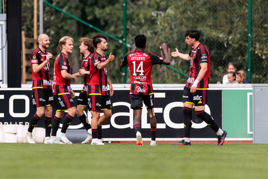 Östersunds Mario Palomino Delgado jublar
