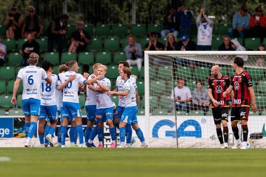 IFK Värnamos spelare jublar