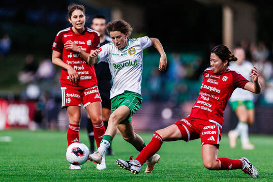 Hammarbys Ines Lorenius och Piteås Shiho Matsubara