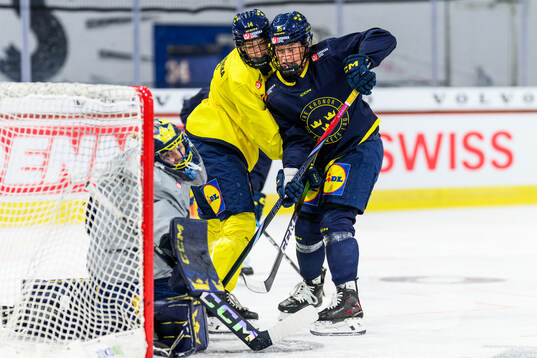 Ida Karlsson and Jenna Raunio of Sweden at a practice