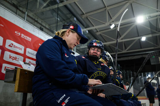 Assistant coach Pernilla Winberg and Lina Ljungblom of