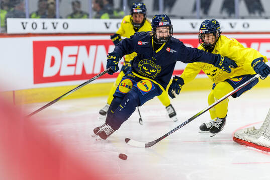 Tilde Grillfors and Mira Hallin of Sweden at a practice