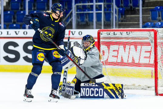 goaltender Ebba Träff Svensson of Sweden at a practice