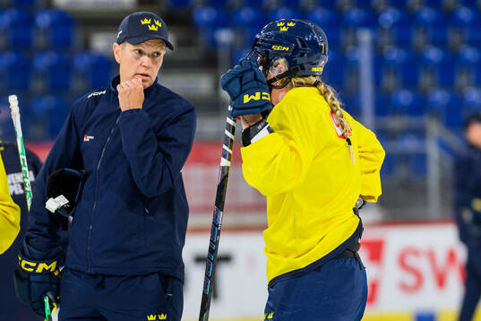Head coach Erika Holst of Sweden at a practice session