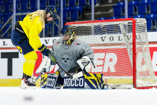 goaltender Ebba Träff Svensson of Sweden at a practice