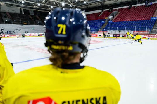 Players of Sweden at a practice session