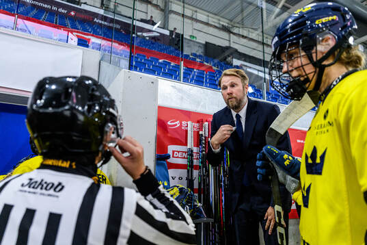 Assistant coach Johan Andersson of Sweden