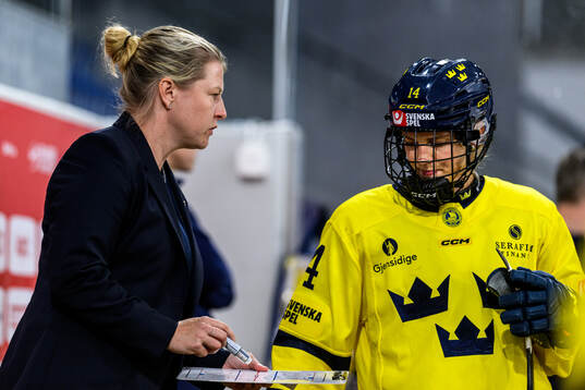 Assistant coach Pernilla Winberg and Ida Karlsson of Sweden