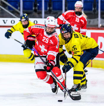 Alina Muller of Switzerland and Tilde Grillfors of Sweden