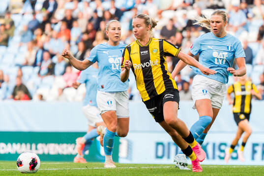 Hammarbys Mathilde Janzen och Malmö FFs Mia Persson och