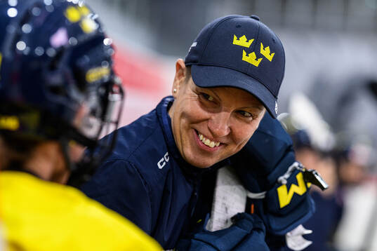 Head coach Erika Holst of Sweden at a practice session