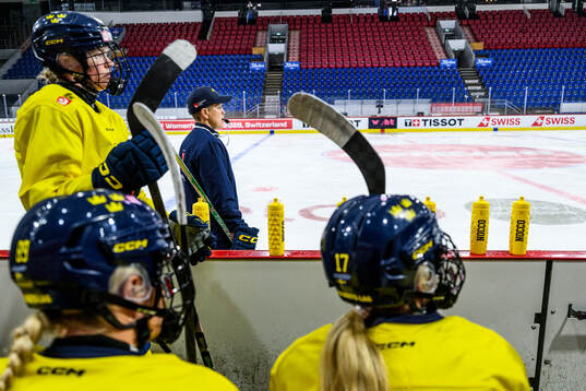 Head coach Erika Holst of Sweden at a practice session