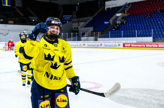 Bläddra bland fler bilder av Ice Hockey, Women’s Euro Hockey Tour, Sweden - Czech Republic