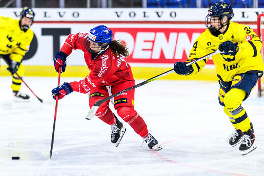 Natálie Mlýnková of Czech Republic and Mira Hallin of