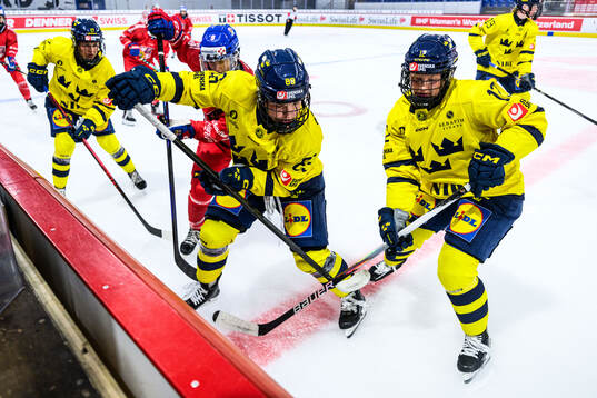 Nicole Hall and Maja Nylén-Persson of Sweden