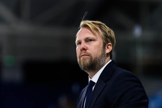 Assistant coach Johan Andersson of Sweden