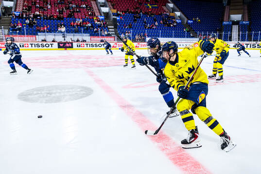 Tuuli Tallinen of Finland and Mira Hallin of Sweden