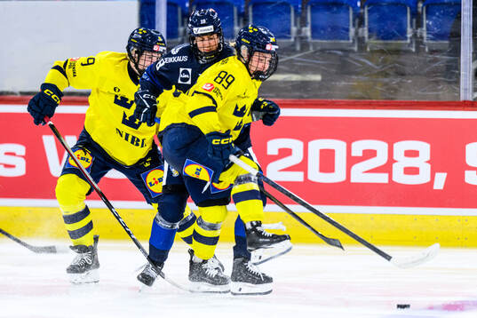 Jessica Adolfsson of Sweden and Jenniina Nylund of Finland