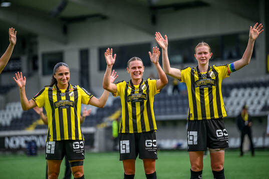 Häckens Nesrin Akgun , Maja Bodin  och Emma Östlund