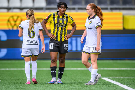 Häckens Joy Omewa  och AIKs Ella Reidy