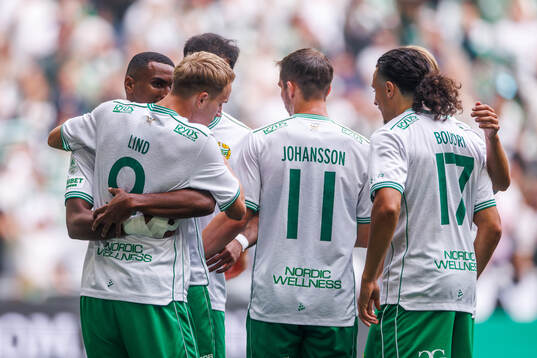 Hammarbys Paulos Abraham jublar med lagkamrater