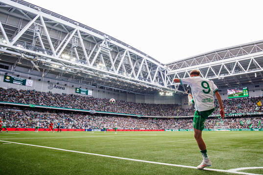 Hammarbys Victor Lind med en hörna