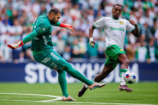 GAIS målvakt Mergim Krasniqi och Hammarbys Paulos Abraham