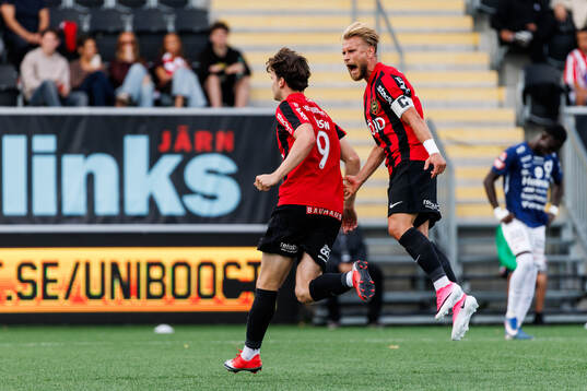 Brommapojkarnas Mads Kristian Hansen och Simon Strand jublar