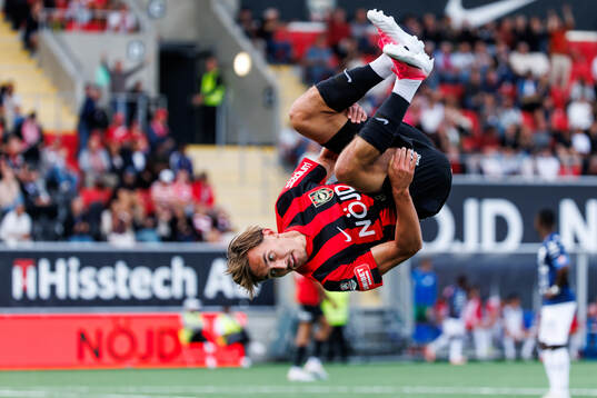 Brommapojkarnas Anton Kurochkin jublar