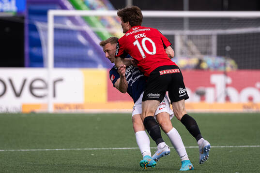Brommapojkarnas Oliver Berg och Degerfors Sebastian Ohlsson