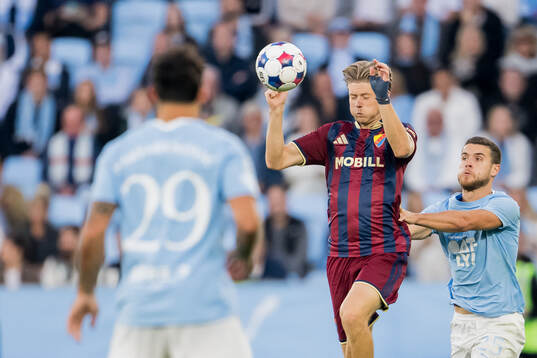 Djurgårdens Patric Åslund och Malmö FFs Gabriel Busanello