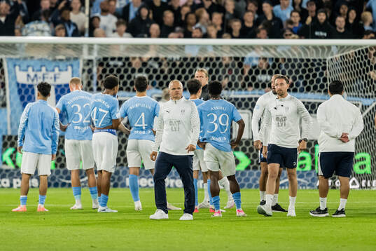 Malmö FFs huvudtränare Gaute Helstrup deppar