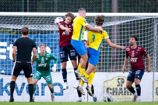 Eskilsminne IFs André Gustafson och William Nilsson mot