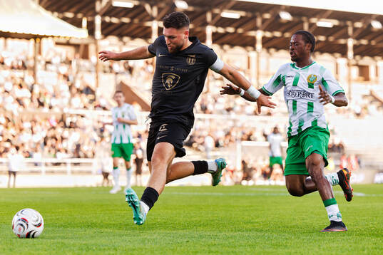 FC Stockholms Luka Dobrijevic och Hammarbys Frank Junior