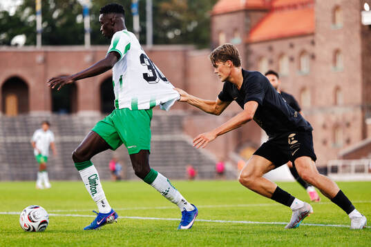 Hammarbys Suwaibou Kebbeh och FC Stockholms Rasmus Allbäck