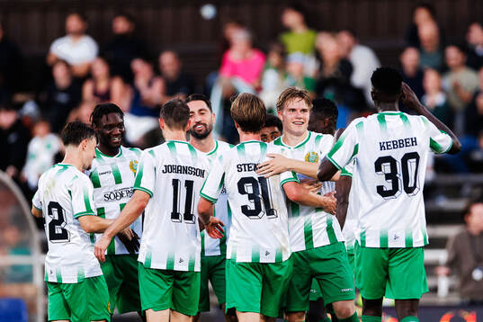 Hammarbys Oliver Jordan Hagen jublar med lagkamrater