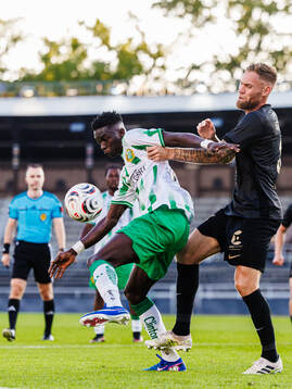 Hammarbys Suwaibou Kebbeh och FC Stockholms David Fällman