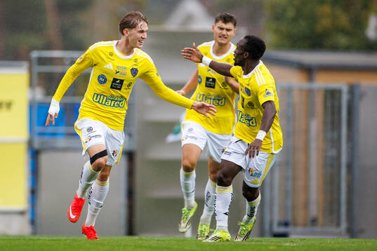 Falkenbergs Hampus Källström jublar