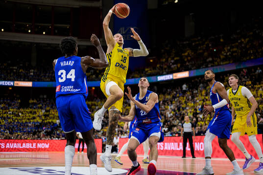 Viktor Gaddefors of Sweden and Jaylen Hoard and Terry