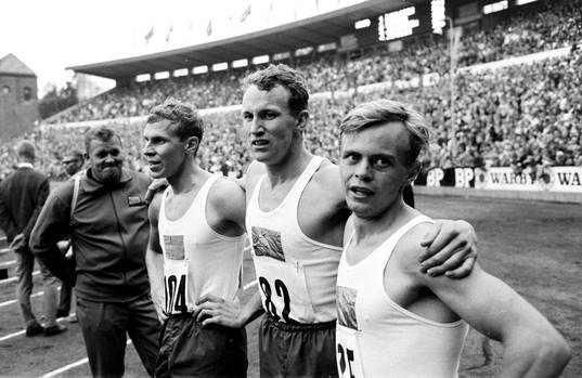Sverige vann trippelt på 800 m genom fr. v Ulf Högberg