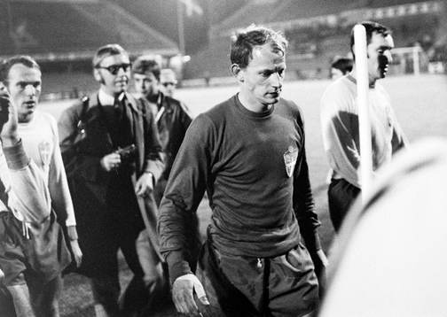 Sveriges målvakt Sven-Gunnar Larsson ersatte Ronnie