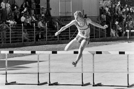 Christer Gullstrand, Sverige på 400 m häck